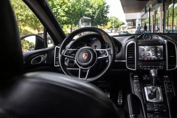 Porsche Cayenne 2016 - 42900 EUR, 139769 km - AUTO.MOTO.pt - 139769km - foto 42 de 49