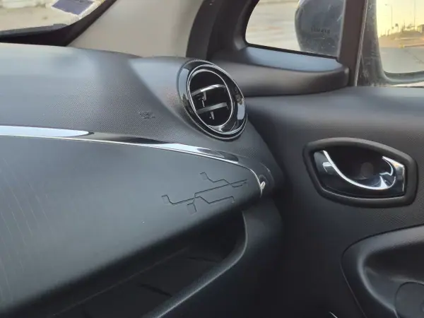 Renault Zoe 2019 - 12990 EUR, 86924 km - AUTO.MOTO.pt - 86924km - foto 16 de 29