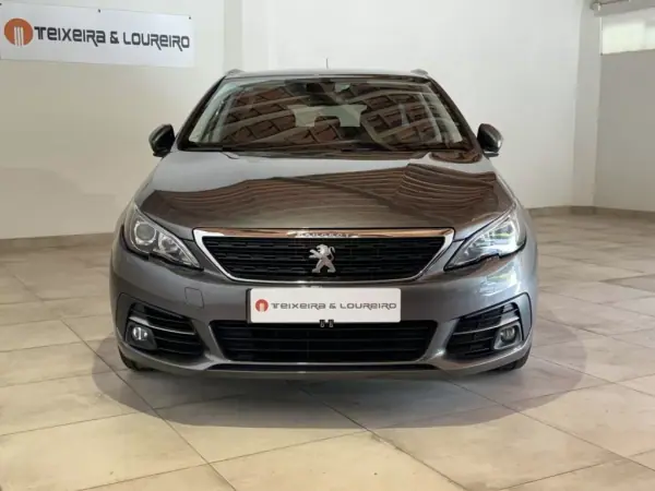 Peugeot 308 SW 2019 - 13000 EUR, 76390 km - AUTO.MOTO.pt - 76390km - foto 2 de 22