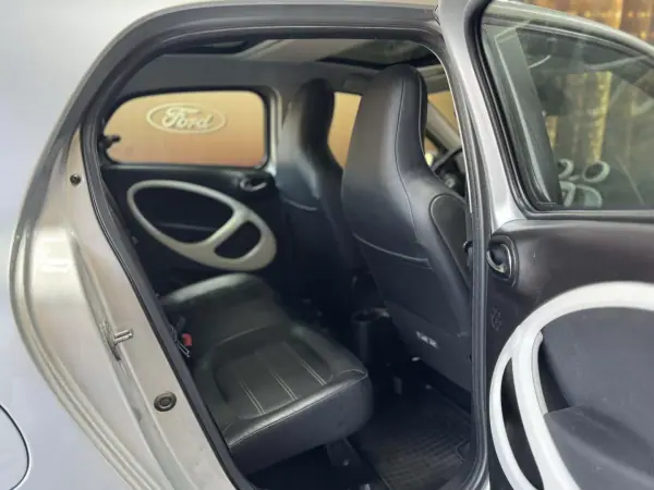 Smart ForFour 2015 - 9490 EUR, 152000 km - AUTO.MOTO.pt - 152000km - foto 12 de 15