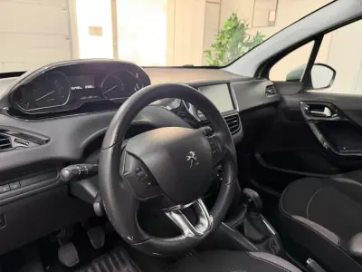 Peugeot 208 2015 - 8500 EUR, 152000 km - 152000km - foto 8 de 26