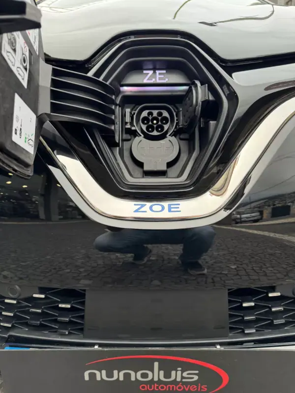 Renault Zoe 2020 - 25500 EUR, 30800 km - AUTO.MOTO.pt - 30800km - foto 29 de 34