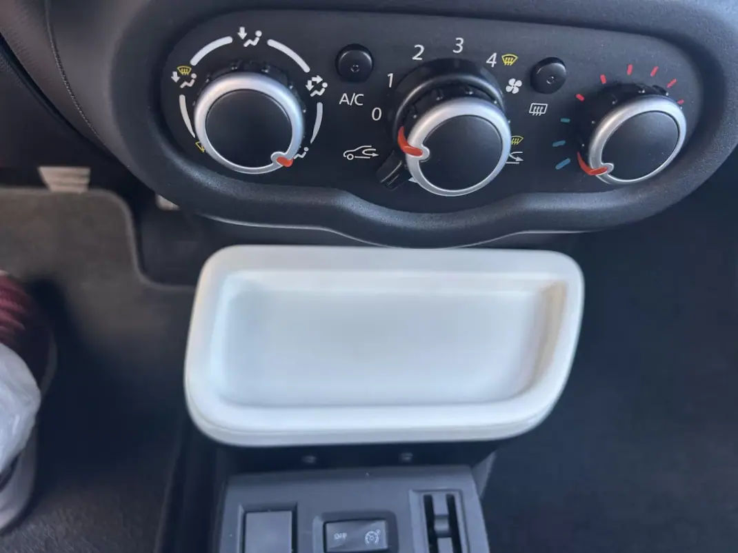 Renault Twingo 2017 - 10000 EUR, 35800 km - 35800km - foto 13 de 15
