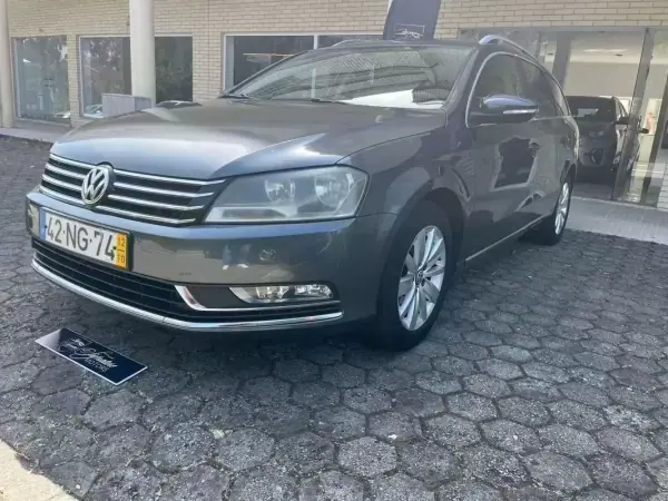 Volkswagen Passat 2009 - 8900 EUR, 300000 km - AUTO.MOTO.pt - 300000km - foto 4 de 12