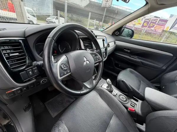 Mitsubishi Outlander 2014 - 17900 EUR, 161000 km - AUTO.MOTO.pt - 161000km - foto 6 de 10