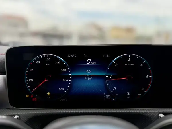 Mercedes-Benz CLA 200 2020 - 32950 EUR, 76000 km - AUTO.MOTO.pt - 76000km - foto 24 de 35