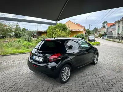 Peugeot 208 2018 - 11690 EUR, 118000 km - AUTO.MOTO.pt - 118000km - foto 12 de 12