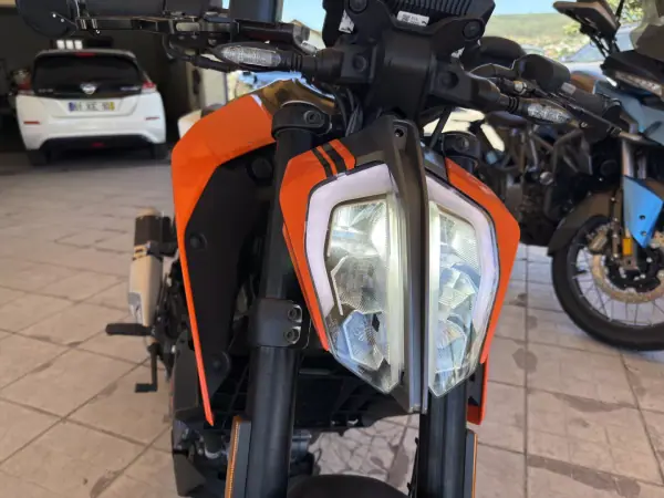 KTM Duke 200 2018 - 3750 EUR, 8468 km - AUTO.MOTO.pt - 8468km - foto 5 de 15