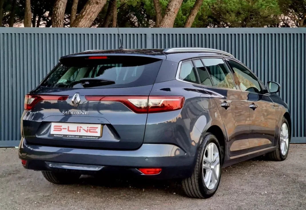 Renault Mégane Sport Tourer 2019 - 15990 EUR, 80068 km - AUTO.MOTO.pt - 80068km - foto 8 de 24