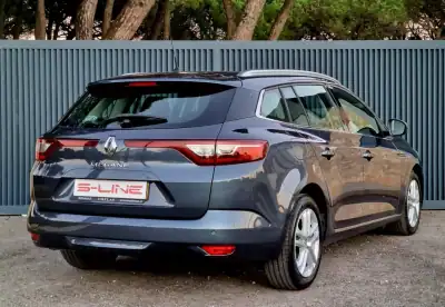Renault Mégane Sport Tourer 2019 - 15990 EUR, 80068 km - AUTO.MOTO.pt - 80068km - foto 8 de 24