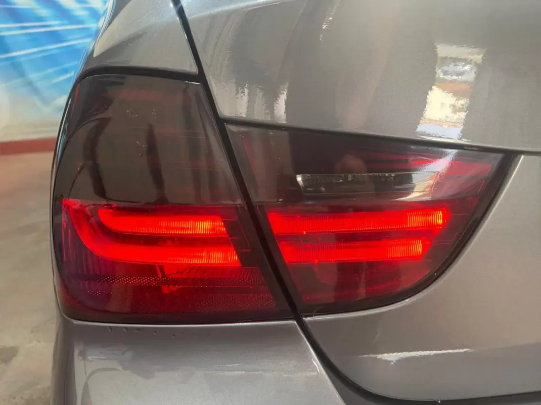 BMW 318 2010 - 10999 EUR, 181000 km - AUTO.MOTO.pt - 181000km - foto 28 de 46