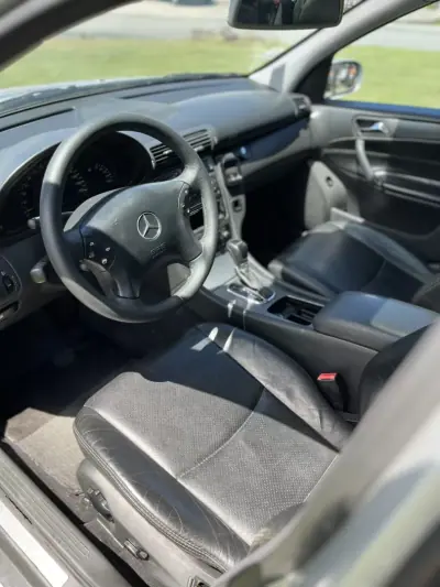 Mercedes-Benz C 270 2001 - 6500 EUR, 182000 km - AUTO.MOTO.pt - 182000km - foto 9 de 14