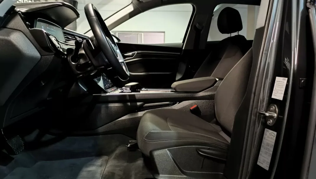Audi e-tron 2019 - 42900 EUR, 78950 km - AUTO.MOTO.pt - 78950km - foto 26 de 58