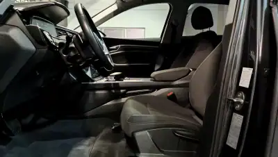 Audi e-tron 2019 - 42900 EUR, 78950 km - AUTO.MOTO.pt - 78950km - foto 26 de 58