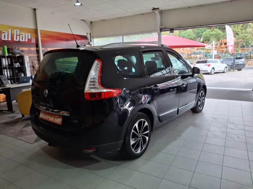 Renault Grand Scénic 2015 - 10980 EUR, 179000 km - AUTO.MOTO.pt - 179000km - foto 3 de 19