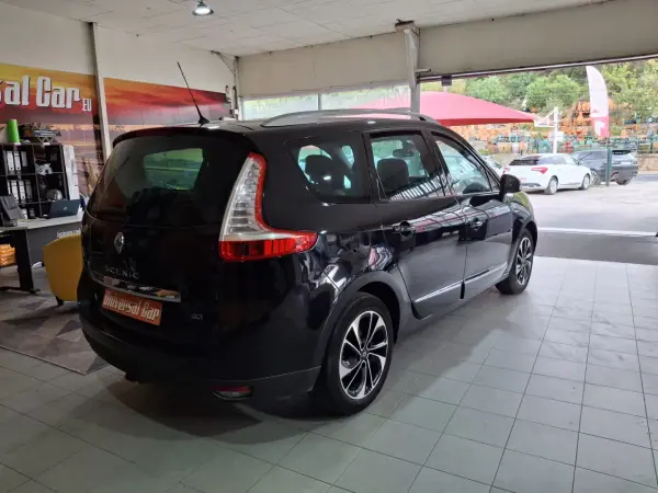 Renault Grand Scénic 2015 - 10980 EUR, 179000 km - AUTO.MOTO.pt - 179000km - foto 3 de 19