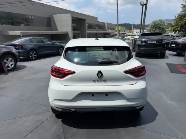Renault Clio 2019 - 12300 EUR, 144000 km - AUTO.MOTO.pt - 144000km - foto 5 de 11