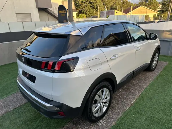 Peugeot 3008 2019 - 13900 EUR, 190000 km - AUTO.MOTO.pt - 190000km - foto 12 de 59