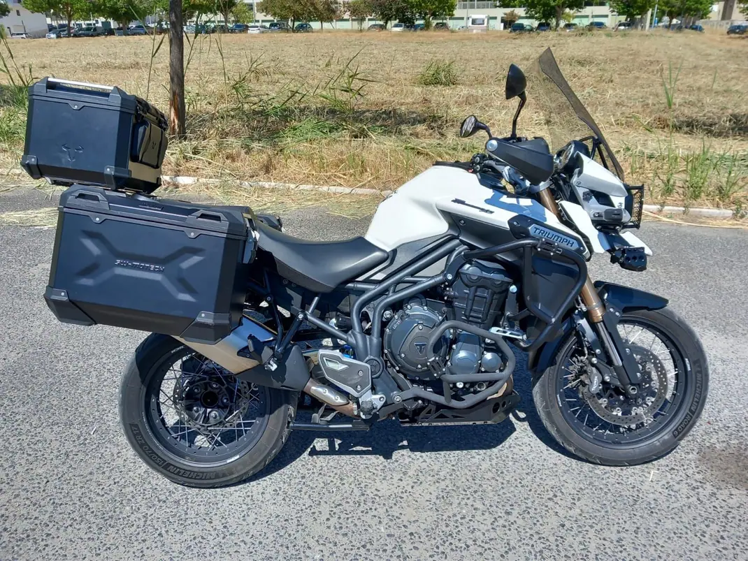 Triumph 2015 - 9000 EUR, 32500 km - 32500km - foto 10 de 15