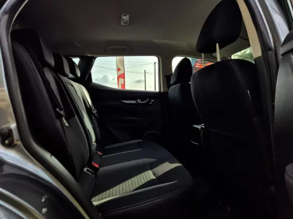 Nissan Qashqai 2017 - 18000 EUR, 112000 km - AUTO.MOTO.pt - 112000km - foto 18 de 20