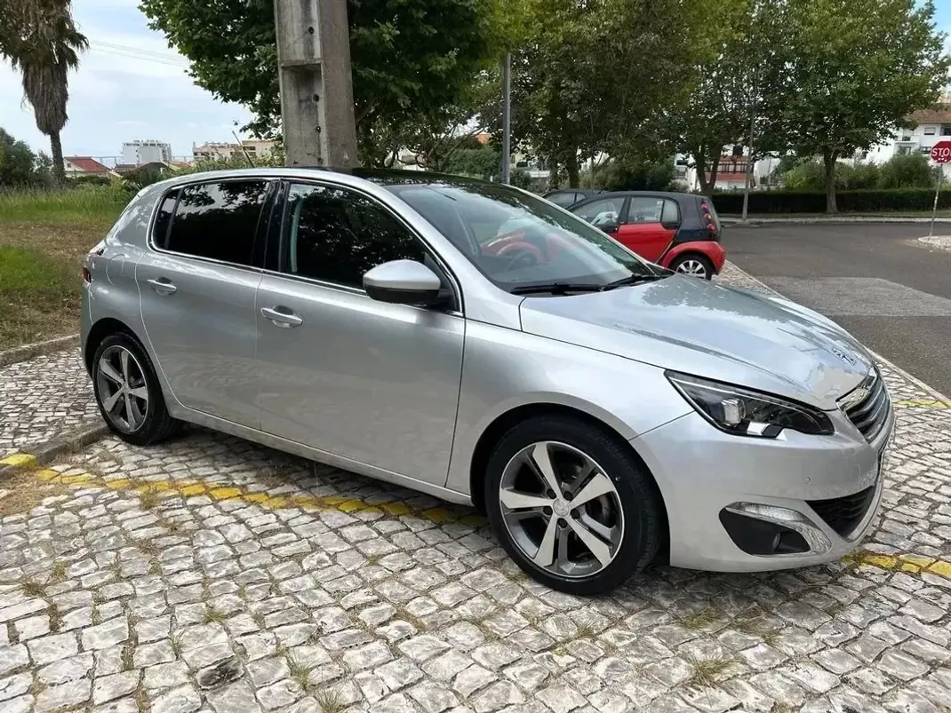 Peugeot 308 2015 - 11900 EUR, 210000 km - AUTO.MOTO.pt - 210000km - foto 8 de 36