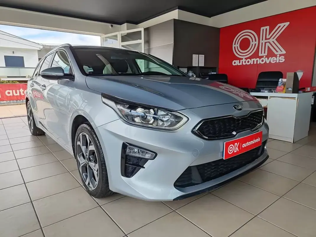 Kia Ceed SW 2019 - 18250 EUR, 70500 km - AUTO.MOTO.pt - 70500km - foto 1 de 35