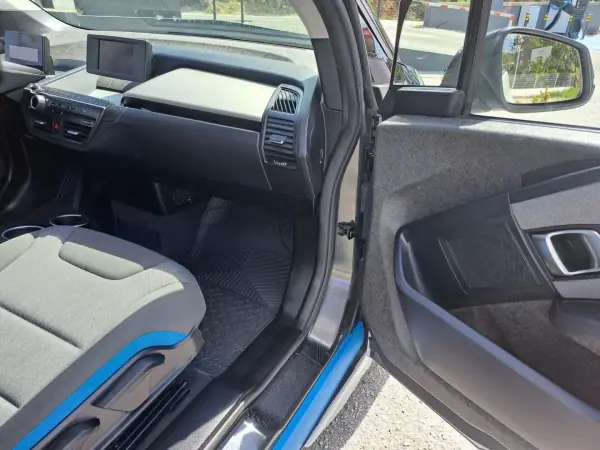 BMW i3 2019 - 28500 EUR, 89000 km - AUTO.MOTO.pt - 89000km - foto 19 de 45