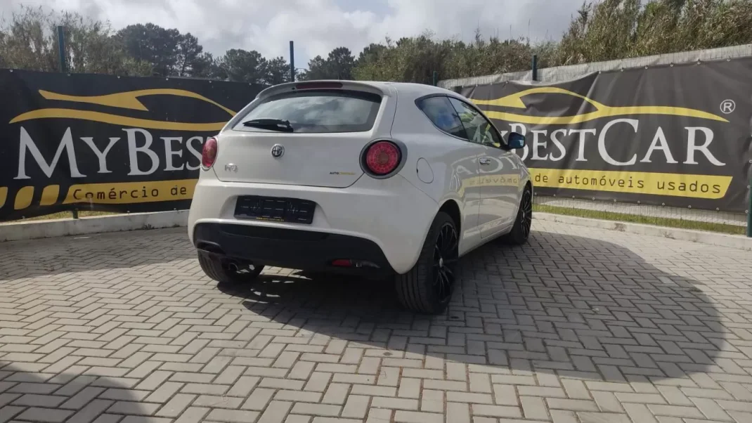 Alfa Romeo MiTo 2010 - 9900 EUR, 161992 km - AUTO.MOTO.pt - 161992km - foto 4 de 9