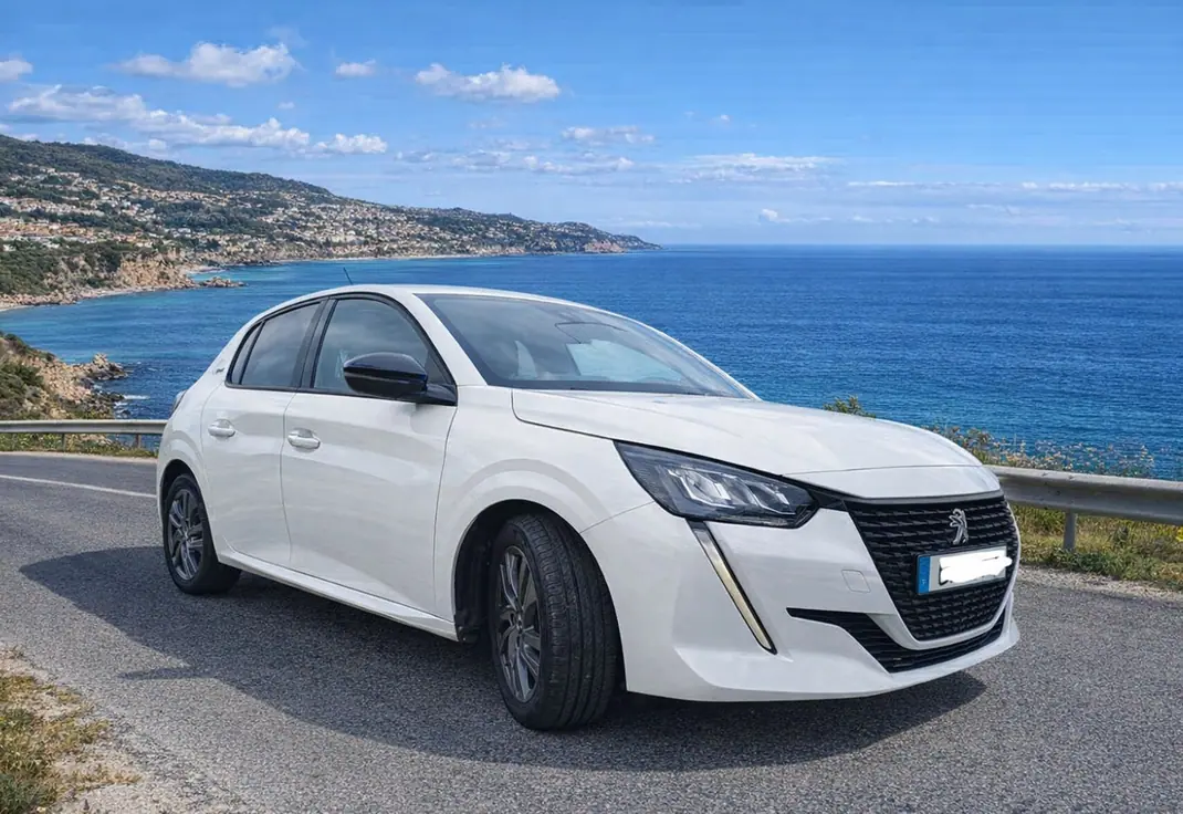 Peugeot 208 2022 - 12950 EUR, 14000 km - AUTO.MOTO.pt - 14000km - foto 3 de 9