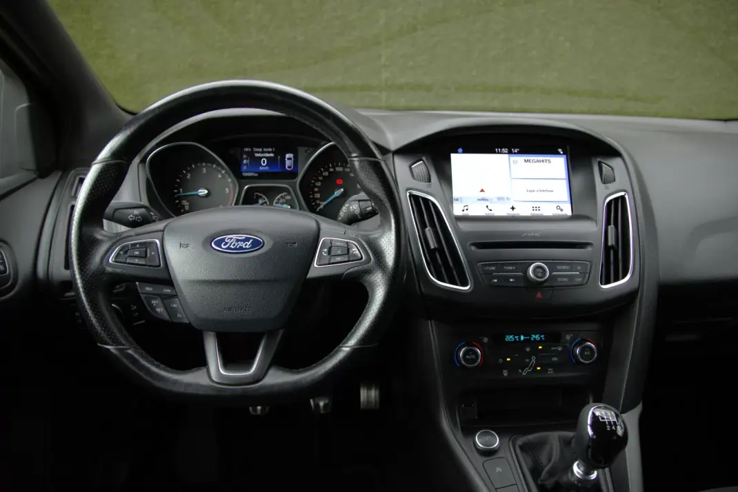 Ford Focus 2018 - 14990 EUR, 104000 km - AUTO.MOTO.pt - 104000km - foto 24 de 29