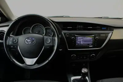 Toyota Auris 2012 - 11500 EUR, 179433 km - AUTO.MOTO.pt - 179433km - foto 21 de 34