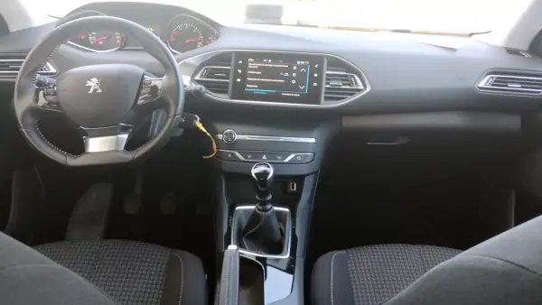 Peugeot 308 2019 - 11950 EUR, 114000 km - 114000km - foto 21 de 38
