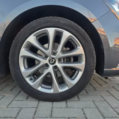 Renault Mégane Sport Tourer 2018 - 14950 EUR, 127252 km - AUTO.MOTO.pt - 127252km - foto 15 de 21