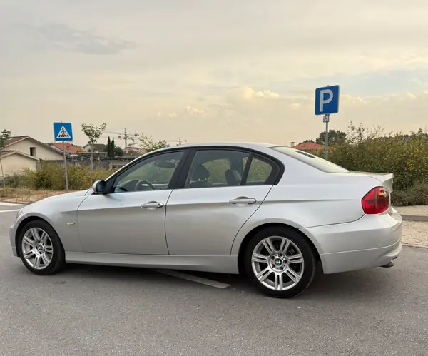 BMW 320 2006 - 7750 EUR, 310000 km - AUTO.MOTO.pt - 310000km - foto 6 de 9