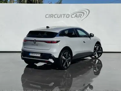Renault Mégane E-Tech 2022 — photo 3 of 42