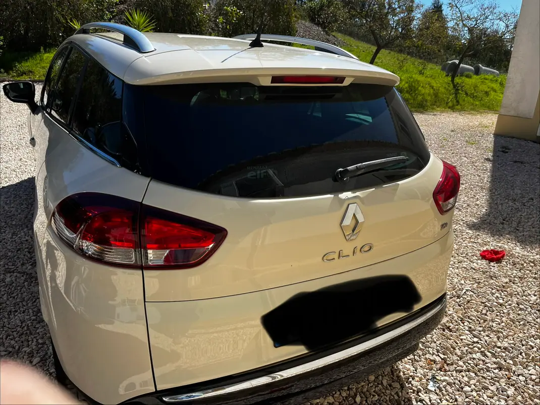 Renault Clio Sport Tourer 2015 - 7950 EUR, 160000 km - AUTO.MOTO.pt - 160000km - foto 9 de 9