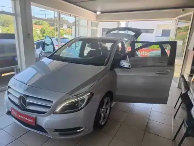 Mercedes-Benz B 180 2012 - 10990 EUR, 221000 km - AUTO.MOTO.pt - 221000km - foto 18 de 35