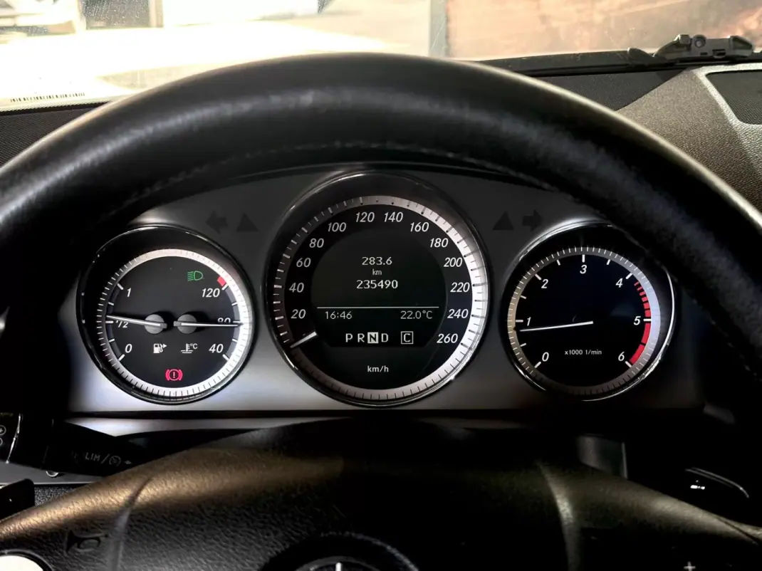Mercedes-Benz C 220 2009 - 12900 EUR, 235490 km - AUTO.MOTO.pt - 235490km - foto 22 de 26