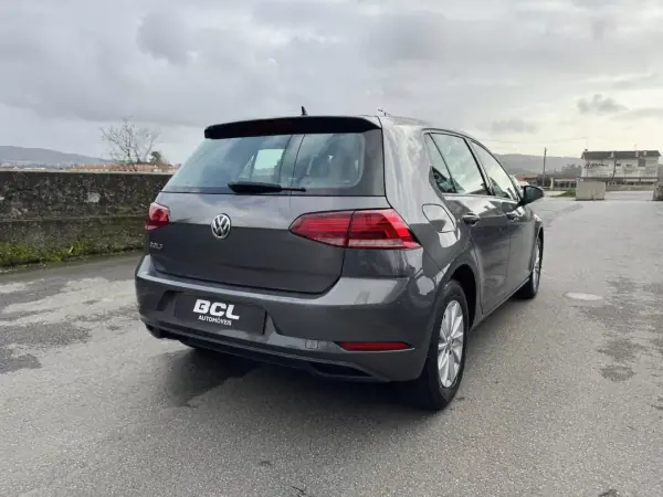 Volkswagen Golf 2019 - 15990 EUR, 95000 km - AUTO.MOTO.pt - 95000km - foto 8 de 27