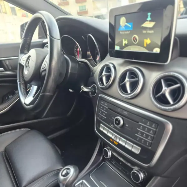 Mercedes-Benz CLA 180 2017 - 18950 EUR, 184855 km - AUTO.MOTO.pt - 184855km - foto 11 de 24