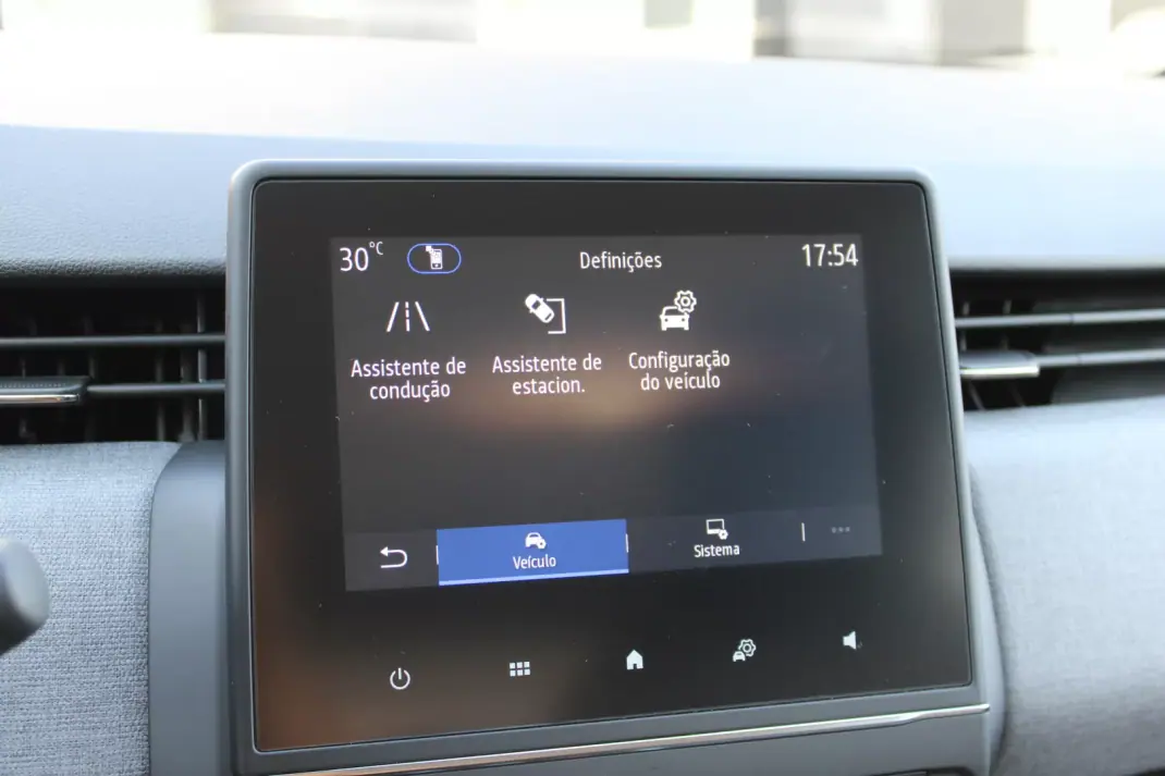 Renault Clio 2024 - 18750 EUR, 1753 km - AUTO.MOTO.pt - 1753km - foto 17 de 22