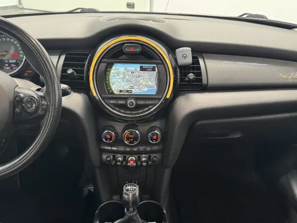 MINI 5 Portas 2016 - 15890 EUR, 167000 km - AUTO.MOTO.pt - 167000km - foto 23 de 34