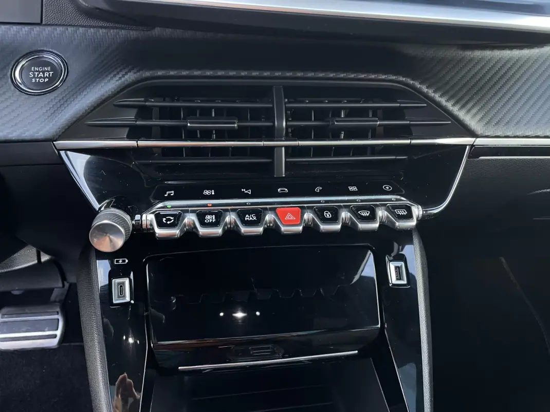 Peugeot e-208 2022 - 18650 EUR, 38776 km - AUTO.MOTO.pt - 38776km - foto 28 de 47