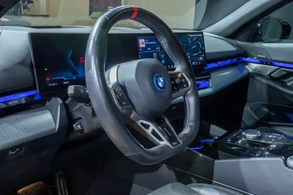 BMW i5 2023 - 79000 EUR, 35700 km - AUTO.MOTO.pt - 35700km - foto 8 de 20