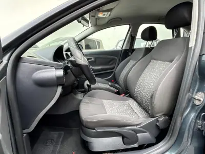 SEAT Cordoba 2007 - 5250 EUR, 243708 km - AUTO.MOTO.pt - 243708km - foto 9 de 19