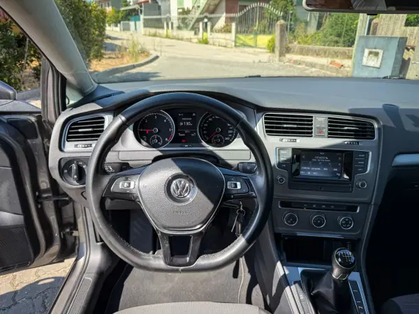 Volkswagen Golf Variant 2014 - 10990 EUR, 189000 km - AUTO.MOTO.pt - 189000km - foto 6 de 12
