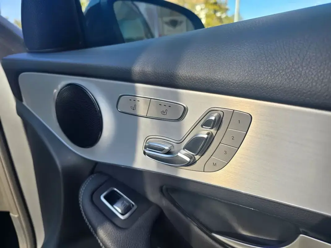 Mercedes-Benz GLC 300 2021 - 45980 EUR, 138000 km - AUTO.MOTO.pt - 138000km - foto 28 de 60