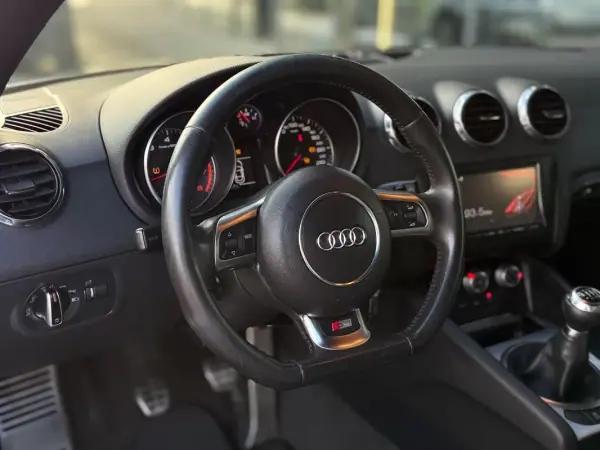 Audi TT Coupé 2012 - 17800 EUR, 185000 km - AUTO.MOTO.pt - 185000km - foto 11 de 25