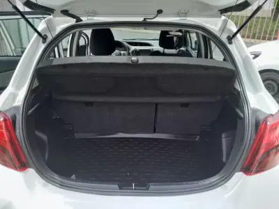 Toyota Yaris 2016 - 17900 EUR, 121948 km - AUTO.MOTO.pt - 121948km - foto 4 de 12