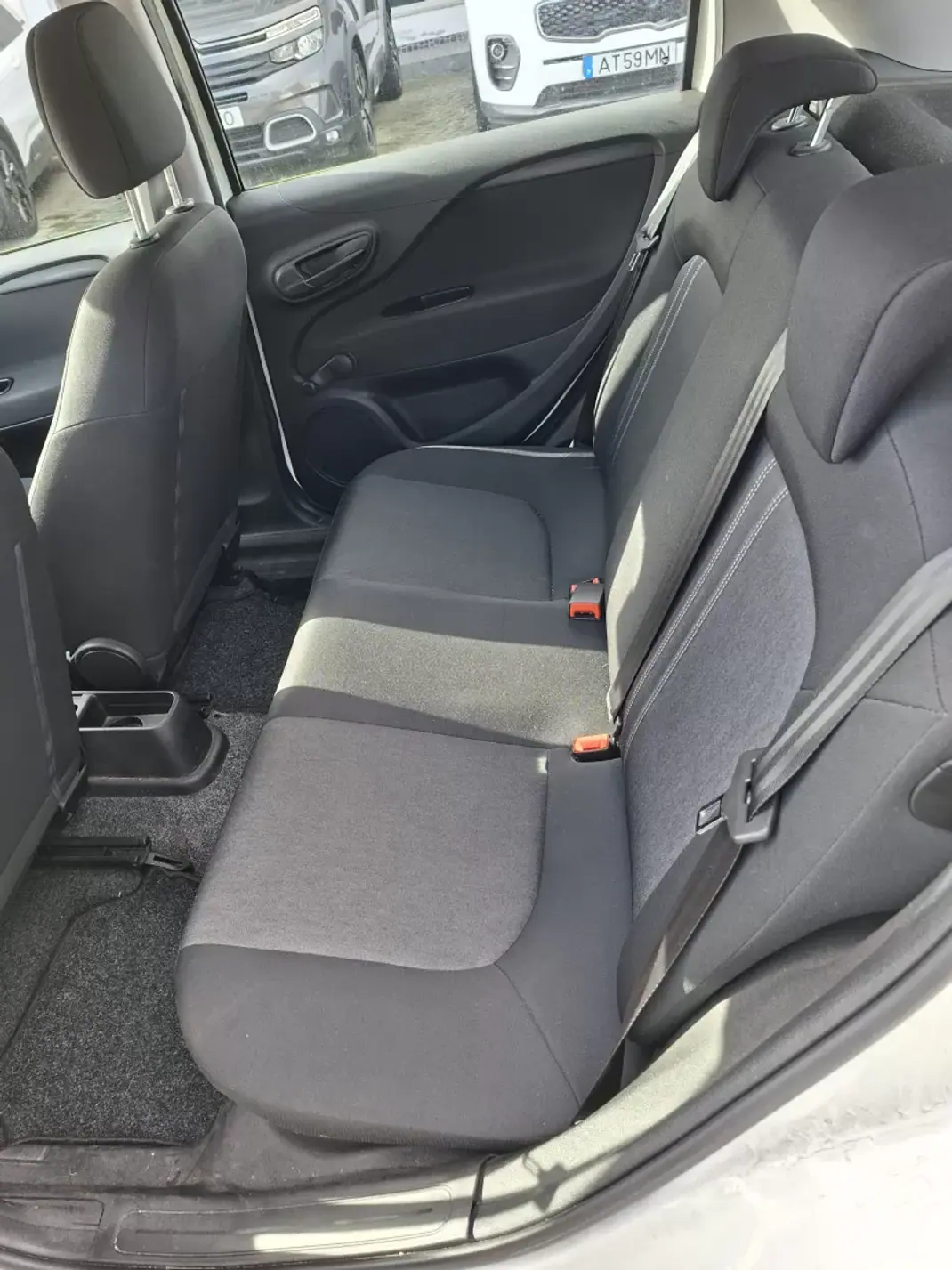Fiat Punto 2017 - 8750 EUR, 114752 km - AUTO.MOTO.pt - 114752km - foto 13 de 26